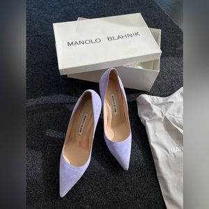 Light purple suede Manolo Blahnik high heels in super great condition in size7.5